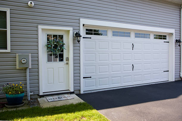 24/7 Emergency Garage Door Panel Replacement experts in Center Line, MI